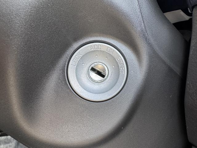 アルト Ｌ　クリアランスソナー　レーンアシスト　衝突被害軽減システム　オートライト　アイドリングストップ　電動格納ミラー　シートヒーター　ＣＶＴ　盗難防止システム　ＡＢＳ　ＥＳＣ　衝突安全ボディ　エアコン（16枚目）