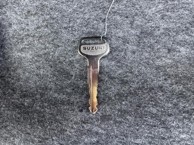 アルト Ｌ　クリアランスソナー　レーンアシスト　衝突被害軽減システム　オートライト　アイドリングストップ　電動格納ミラー　シートヒーター　ＣＶＴ　盗難防止システム　ＡＢＳ　ＥＳＣ　衝突安全ボディ　エアコン（20枚目）