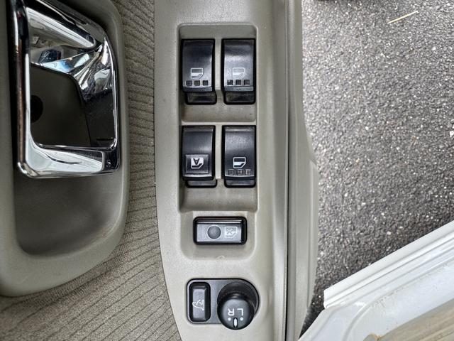 �p���[�E�B���h�E�̃X�C�b�`�ł���B�^�]�Ȃɋ��Ȃ��瑋���J���߂̃R���g���[���ł��܂���B