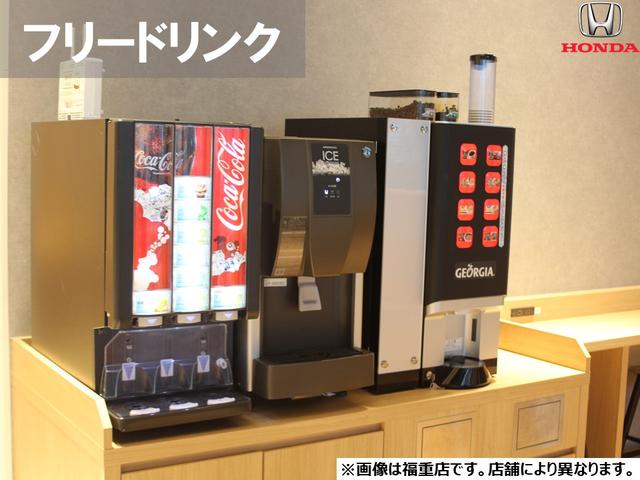 フィット ｅ：ＨＥＶホーム　誤発進抑制機能　横滑り防止機能　スマートキー　フルＴＶ　カーテンエアバック　バックカメラ　ＬＥＤヘッドライト　Ｄレコ　アイドリングストップ　キーレスエントリー　記録簿　ＥＴＣ車載器（37枚目）