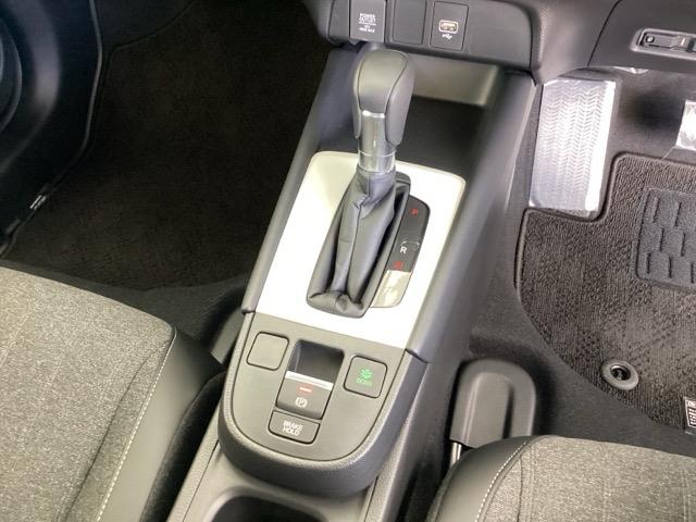 フィット ｅ：ＨＥＶホーム　純正メモリーナビ　ドラレコ　リアカメラ　前後ブレーキサポート　盗難防止　クリアランスソナー　ＥＣＯモード　バックガイドモニター　ナビ＆ＴＶ　スマートキー　ＬＥＤヘッドライト　オートクルーズ　記録簿付（13枚目）