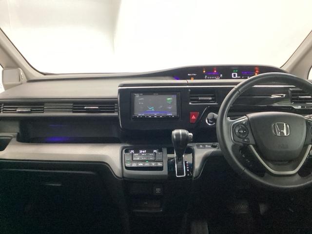 ステップワゴンスパーダ スパーダホンダセンシング　メモリーナビ　ＥＴＣ　リアカメラ　盗難防止　助手席エアバッグ　Ｗパワスラ　地デジ　ＬＥＤライト　横滑り防止システム　オートエアコン　ＵＳＢ　ナビ＆ＴＶ　三列シート　アイドリングＳ　スマ鍵　キーレス（2枚目）