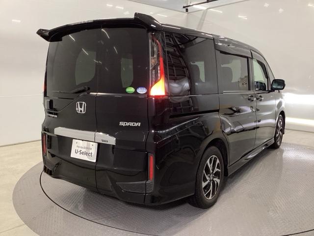 ステップワゴンスパーダ スパーダホンダセンシング　メモリーナビ　ＥＴＣ　リアカメラ　盗難防止　助手席エアバッグ　Ｗパワスラ　地デジ　ＬＥＤライト　横滑り防止システム　オートエアコン　ＵＳＢ　ナビ＆ＴＶ　三列シート　アイドリングＳ　スマ鍵　キーレス（8枚目）