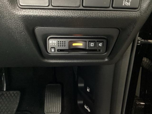 ステップワゴンスパーダ スパーダホンダセンシング　メモリーナビ　ＥＴＣ　リアカメラ　盗難防止　助手席エアバッグ　Ｗパワスラ　地デジ　ＬＥＤライト　横滑り防止システム　オートエアコン　ＵＳＢ　ナビ＆ＴＶ　三列シート　アイドリングＳ　スマ鍵　キーレス（13枚目）