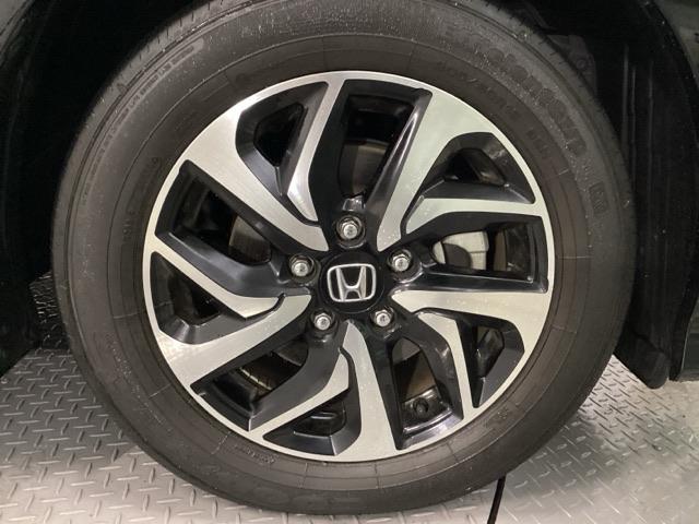 ステップワゴンスパーダ スパーダホンダセンシング　メモリーナビ　ＥＴＣ　リアカメラ　盗難防止　助手席エアバッグ　Ｗパワスラ　地デジ　ＬＥＤライト　横滑り防止システム　オートエアコン　ＵＳＢ　ナビ＆ＴＶ　三列シート　アイドリングＳ　スマ鍵　キーレス（19枚目）