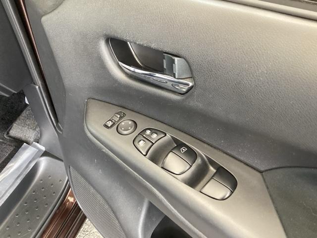 セレナ ＸＶ　メモリーナビ　両側電動スライドドア　地デジ　３列シート　ＵＳＢ　オートクルーズ　ＤＶＤ再生機能　ＥＴＣ車載器　ウォークスルー　インテリキー　バックカメラ　記録簿　ドラレコ　パワーウインドウ　ナビＴＶ（51枚目）