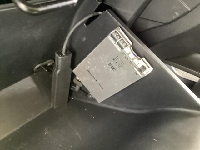 ヴェゼル Ｘ　メモリーナビ　リアカメラ　ＥＴＣ　追突軽減ブレーキ　地ＴＶ　ＤＶＤ再生　スマ－トキ－　ＵＳＢ　サイドエアバッグ　ナビ＆ＴＶ　パワーウィンドウ　盗難防止システム　横滑り防止　ＬＥＤヘッドランプ　クルコン（33枚目）