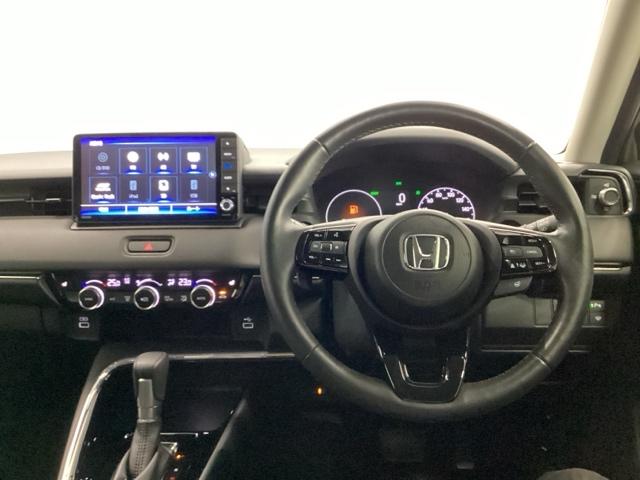 ヴェゼル ｅ：ＨＥＶＺ　メモリーナビ　ドラレコ　ＥＴＣ　衝突回避支援ブレーキ機能　スマキ　Ｐトランク　フルオートエアコン　Ｄレコ　エアバッグ　両席エアバック　Ｒカメ　パワーウィンドウ　ＬＥＤランプ　ソナー　クルーズＣ　ＵＳＢ（3枚目）