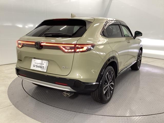 ヴェゼル ｅ：ＨＥＶＺ　メモリーナビ　ドラレコ　ＥＴＣ　衝突回避支援ブレーキ機能　スマキ　Ｐトランク　フルオートエアコン　Ｄレコ　エアバッグ　両席エアバック　Ｒカメ　パワーウィンドウ　ＬＥＤランプ　ソナー　クルーズＣ　ＵＳＢ（8枚目）