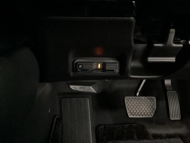 ヴェゼル ｅ：ＨＥＶＺ　メモリーナビ　ドラレコ　ＥＴＣ　衝突回避支援ブレーキ機能　スマキ　Ｐトランク　フルオートエアコン　Ｄレコ　エアバッグ　両席エアバック　Ｒカメ　パワーウィンドウ　ＬＥＤランプ　ソナー　クルーズＣ　ＵＳＢ（13枚目）