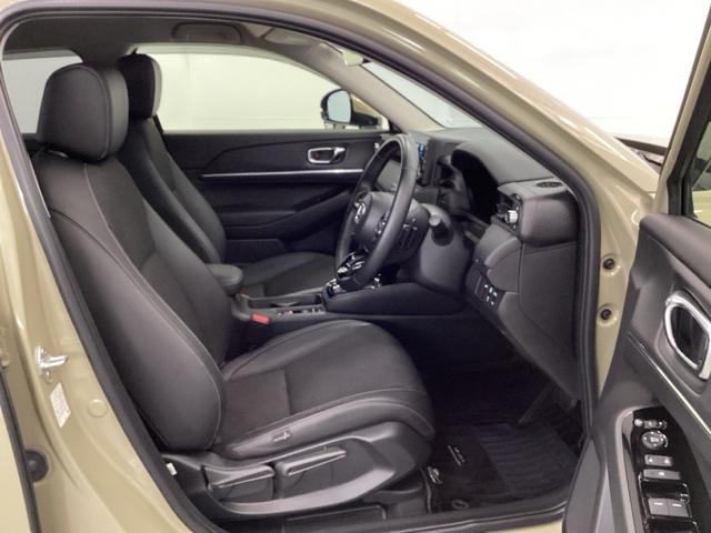 ヴェゼル ｅ：ＨＥＶＺ　メモリーナビ　ドラレコ　ＥＴＣ　衝突回避支援ブレーキ機能　スマキ　Ｐトランク　フルオートエアコン　Ｄレコ　エアバッグ　両席エアバック　Ｒカメ　パワーウィンドウ　ＬＥＤランプ　ソナー　クルーズＣ　ＵＳＢ（16枚目）