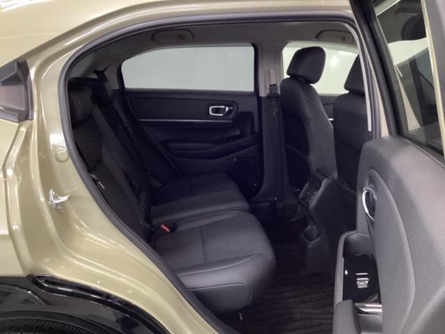 ヴェゼル ｅ：ＨＥＶＺ　メモリーナビ　ドラレコ　ＥＴＣ　衝突回避支援ブレーキ機能　スマキ　Ｐトランク　フルオートエアコン　Ｄレコ　エアバッグ　両席エアバック　Ｒカメ　パワーウィンドウ　ＬＥＤランプ　ソナー　クルーズＣ　ＵＳＢ（17枚目）