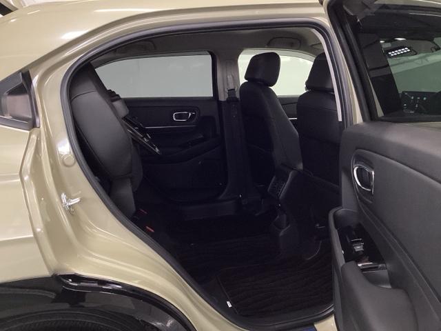 ヴェゼル ｅ：ＨＥＶＺ　メモリーナビ　ドラレコ　ＥＴＣ　衝突回避支援ブレーキ機能　スマキ　Ｐトランク　フルオートエアコン　Ｄレコ　エアバッグ　両席エアバック　Ｒカメ　パワーウィンドウ　ＬＥＤランプ　ソナー　クルーズＣ　ＵＳＢ（25枚目）