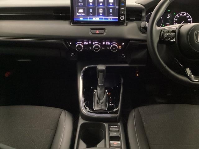 ヴェゼル ｅ：ＨＥＶＺ　メモリーナビ　ドラレコ　ＥＴＣ　衝突回避支援ブレーキ機能　スマキ　Ｐトランク　フルオートエアコン　Ｄレコ　エアバッグ　両席エアバック　Ｒカメ　パワーウィンドウ　ＬＥＤランプ　ソナー　クルーズＣ　ＵＳＢ（28枚目）