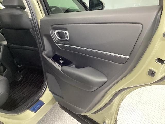 ヴェゼル ｅ：ＨＥＶＺ　メモリーナビ　ドラレコ　ＥＴＣ　衝突回避支援ブレーキ機能　スマキ　Ｐトランク　フルオートエアコン　Ｄレコ　エアバッグ　両席エアバック　Ｒカメ　パワーウィンドウ　ＬＥＤランプ　ソナー　クルーズＣ　ＵＳＢ（29枚目）