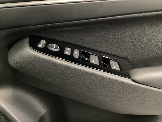 ヴェゼル ｅ：ＨＥＶＺ　メモリーナビ　ドラレコ　ＥＴＣ　衝突回避支援ブレーキ機能　スマキ　Ｐトランク　フルオートエアコン　Ｄレコ　エアバッグ　両席エアバック　Ｒカメ　パワーウィンドウ　ＬＥＤランプ　ソナー　クルーズＣ　ＵＳＢ（37枚目）