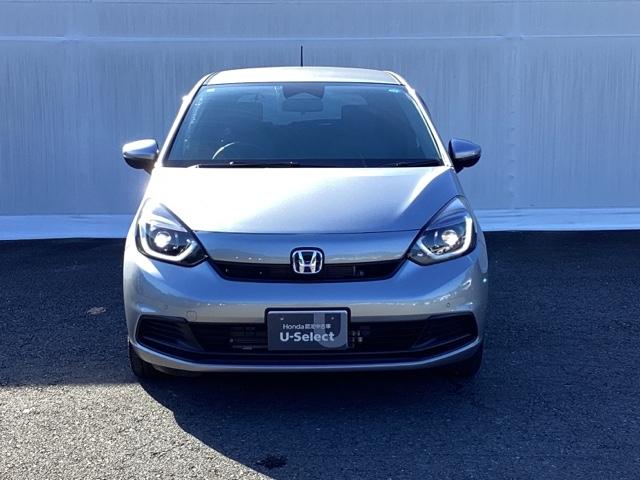 フィット ｅ：ＨＥＶベーシック　ＥＴＣ　カーテンエアバッグ　ＣＭＢＳ　セキュリティアラーム　アイドリングストップ　スマートキー　ＬＥＤヘッド　パワーウインドウ　オートエアコン　禁煙車　クルーズコントロール　エアバッグ　ＡＢＳ（7枚目）