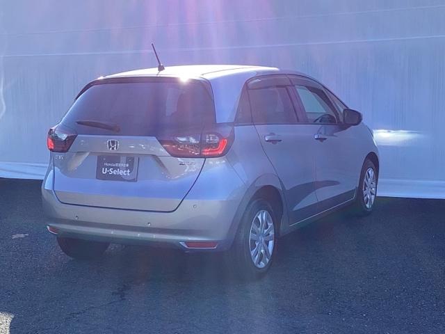 フィット ｅ：ＨＥＶベーシック　ＥＴＣ　カーテンエアバッグ　ＣＭＢＳ　セキュリティアラーム　アイドリングストップ　スマートキー　ＬＥＤヘッド　パワーウインドウ　オートエアコン　禁煙車　クルーズコントロール　エアバッグ　ＡＢＳ（9枚目）