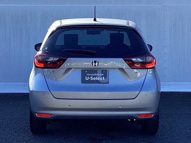 フィット ｅ：ＨＥＶベーシック　ＥＴＣ　カーテンエアバッグ　ＣＭＢＳ　セキュリティアラーム　アイドリングストップ　スマートキー　ＬＥＤヘッド　パワーウインドウ　オートエアコン　禁煙車　クルーズコントロール　エアバッグ　ＡＢＳ（10枚目）