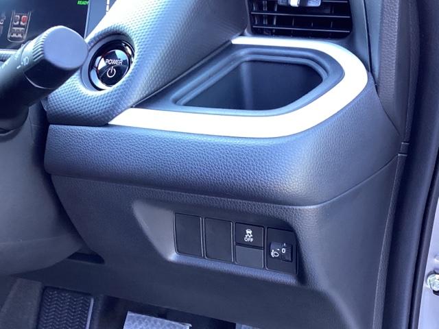 フィット ｅ：ＨＥＶベーシック　ＥＴＣ　カーテンエアバッグ　ＣＭＢＳ　セキュリティアラーム　アイドリングストップ　スマートキー　ＬＥＤヘッド　パワーウインドウ　オートエアコン　禁煙車　クルーズコントロール　エアバッグ　ＡＢＳ（14枚目）