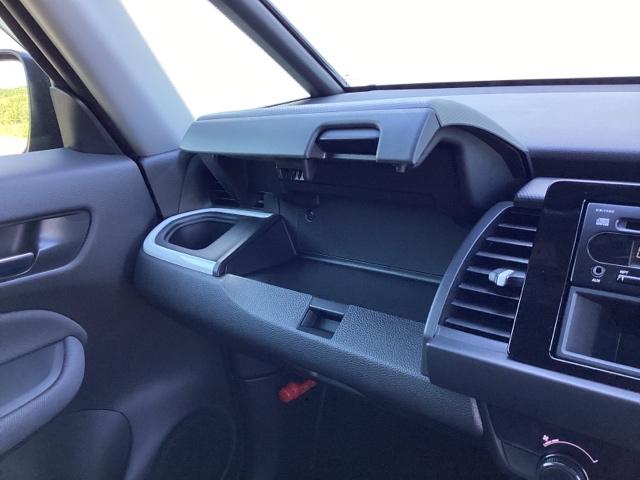 フィット ｅ：ＨＥＶベーシック　ＥＴＣ　カーテンエアバッグ　ＣＭＢＳ　セキュリティアラーム　アイドリングストップ　スマートキー　ＬＥＤヘッド　パワーウインドウ　オートエアコン　禁煙車　クルーズコントロール　エアバッグ　ＡＢＳ（15枚目）