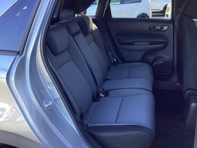 フィット ｅ：ＨＥＶベーシック　ＥＴＣ　カーテンエアバッグ　ＣＭＢＳ　セキュリティアラーム　アイドリングストップ　スマートキー　ＬＥＤヘッド　パワーウインドウ　オートエアコン　禁煙車　クルーズコントロール　エアバッグ　ＡＢＳ（18枚目）