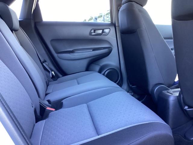 フィット ｅ：ＨＥＶベーシック　ＥＴＣ　カーテンエアバッグ　ＣＭＢＳ　セキュリティアラーム　アイドリングストップ　スマートキー　ＬＥＤヘッド　パワーウインドウ　オートエアコン　禁煙車　クルーズコントロール　エアバッグ　ＡＢＳ（26枚目）