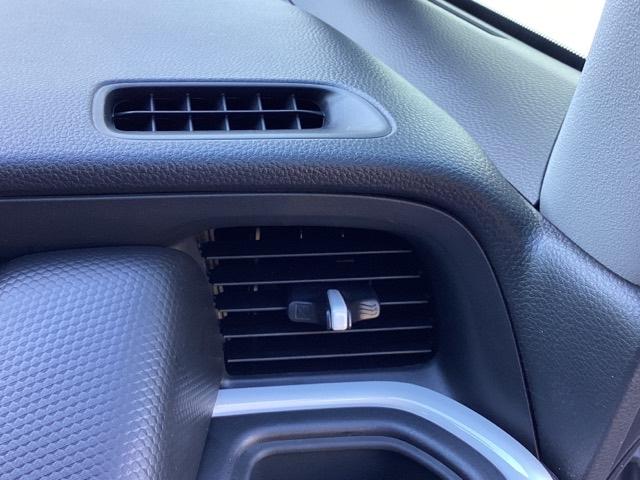 フィット ｅ：ＨＥＶベーシック　ＥＴＣ　カーテンエアバッグ　ＣＭＢＳ　セキュリティアラーム　アイドリングストップ　スマートキー　ＬＥＤヘッド　パワーウインドウ　オートエアコン　禁煙車　クルーズコントロール　エアバッグ　ＡＢＳ（28枚目）