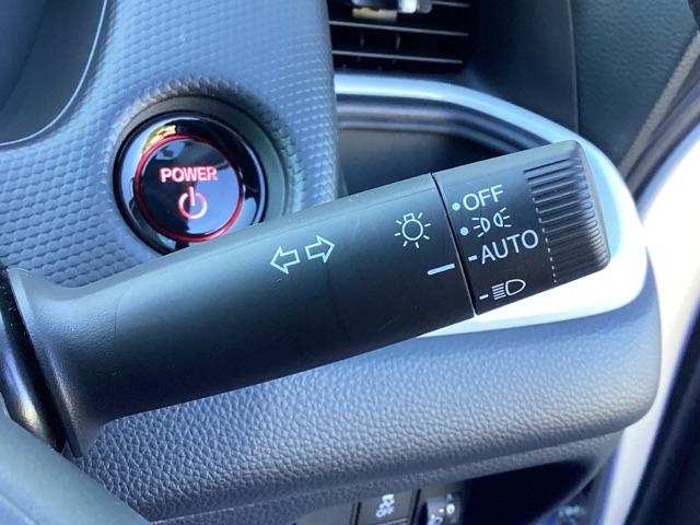 フィット ｅ：ＨＥＶベーシック　ＥＴＣ　カーテンエアバッグ　ＣＭＢＳ　セキュリティアラーム　アイドリングストップ　スマートキー　ＬＥＤヘッド　パワーウインドウ　オートエアコン　禁煙車　クルーズコントロール　エアバッグ　ＡＢＳ（31枚目）