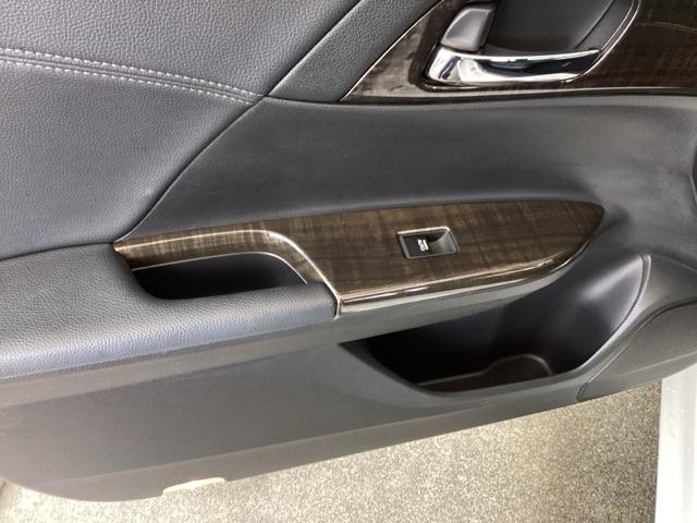 アコードハイブリッド EX HDDナビ 電動シート ETC リヤカメラ 衝突軽減システム 盗難防止装置 パワーウィンドウ ワンセグ オートエアコン ナビTV パワーステアリング キーフリー アイドリングストップ ABS 横滑防止(38枚目)