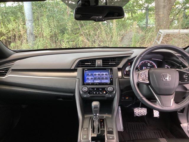 シビック ハッチバック ホンダセンシングレス 純正ナビ 盗難防止装置 Bモニター 横滑防止 シートヒーター付き LEDライト フルセグTV スマートキー AAC ナビ・TV ドラレコ サイドカーテンエアバック ETC ABS(3枚目)