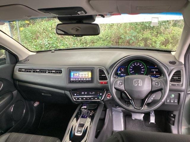 ヴェゼル ハイブリッドＺ　メモリナビ　衝突低減ブレーキ　リアカメラ　Ｒカメ　スマキー　ＬＥＤランプ　ＥＴＣ付　ＵＳＢ　整備記録簿　シ－トヒ－タ－　サイドカーテンエアバック　運転席助手席エアバッグ　ＶＳＡ　パワーステアリング（2枚目）