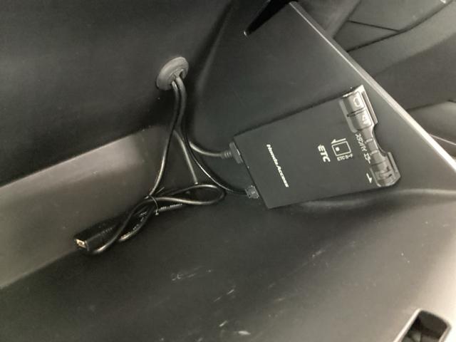 ヴェゼル ハイブリッドＺ　メモリナビ　衝突低減ブレーキ　リアカメラ　Ｒカメ　スマキー　ＬＥＤランプ　ＥＴＣ付　ＵＳＢ　整備記録簿　シ－トヒ－タ－　サイドカーテンエアバック　運転席助手席エアバッグ　ＶＳＡ　パワーステアリング（35枚目）