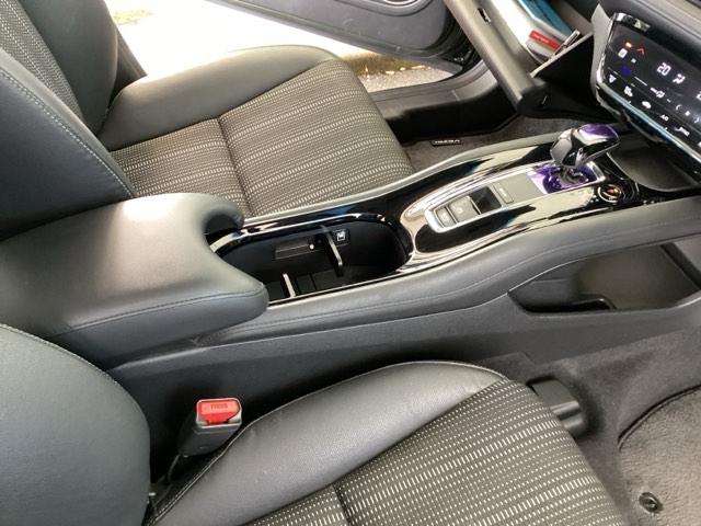 ヴェゼル ハイブリッドＺ　メモリナビ　衝突低減ブレーキ　リアカメラ　Ｒカメ　スマキー　ＬＥＤランプ　ＥＴＣ付　ＵＳＢ　整備記録簿　シ－トヒ－タ－　サイドカーテンエアバック　運転席助手席エアバッグ　ＶＳＡ　パワーステアリング（43枚目）