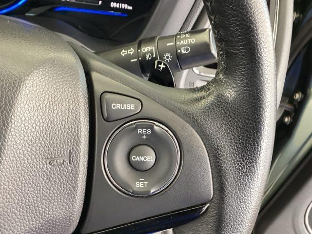 ヴェゼル ハイブリッドＺ　メモリナビ　衝突低減ブレーキ　リアカメラ　Ｒカメ　スマキー　ＬＥＤランプ　ＥＴＣ付　ＵＳＢ　整備記録簿　シ－トヒ－タ－　サイドカーテンエアバック　運転席助手席エアバッグ　ＶＳＡ　パワーステアリング（45枚目）