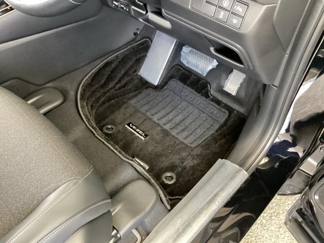 ヴェゼル ｅ：ＨＥＶＺ　純正メモリーナビ　ドラレコ　リアカメラ　衝突回避支援ブレーキ機能　スマキ　Ｐトランク　フルオートエアコン　Ｄレコ　エアバッグ　両席エアバック　Ｒカメ　記録簿付　パワーウィンドウ　ＬＥＤランプ　ソナー（53枚目）