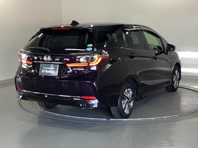 シャトル ハイブリッドXホンダセンシング 純正メモリーナビ リアカメラ ETC 衝突軽減装置 Rカメラ Fセグ LEDヘッド ECON AAC USB 盗難防止装置 記録簿 DVD再生 シートヒーター スマートキー エアバッグ 4WD ABS(8枚目)