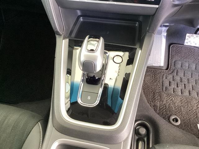 シャトル ハイブリッドXホンダセンシング 純正メモリーナビ リアカメラ ETC 衝突軽減装置 Rカメラ Fセグ LEDヘッド ECON AAC USB 盗難防止装置 記録簿 DVD再生 シートヒーター スマートキー エアバッグ 4WD ABS(13枚目)