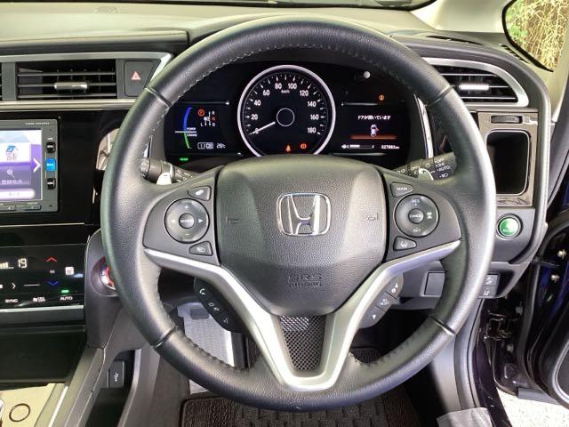 シャトル ハイブリッドXホンダセンシング 純正メモリーナビ リアカメラ ETC 衝突軽減装置 Rカメラ Fセグ LEDヘッド ECON AAC USB 盗難防止装置 記録簿 DVD再生 シートヒーター スマートキー エアバッグ 4WD ABS(14枚目)