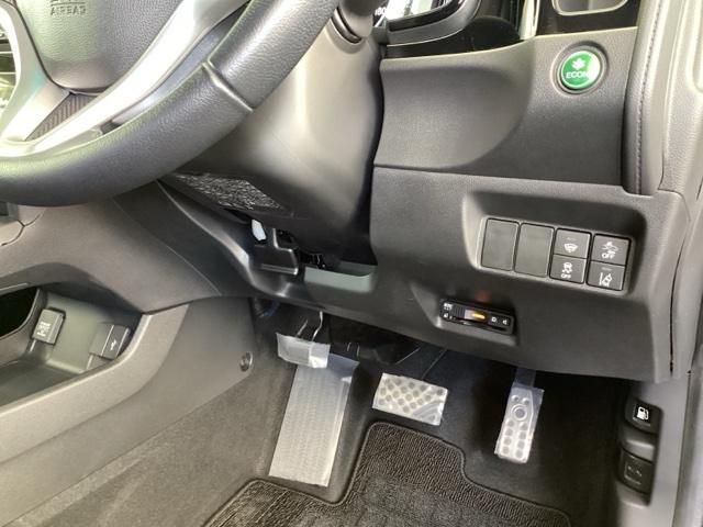 シャトル ハイブリッドXホンダセンシング 純正メモリーナビ リアカメラ ETC 衝突軽減装置 Rカメラ Fセグ LEDヘッド ECON AAC USB 盗難防止装置 記録簿 DVD再生 シートヒーター スマートキー エアバッグ 4WD ABS(15枚目)