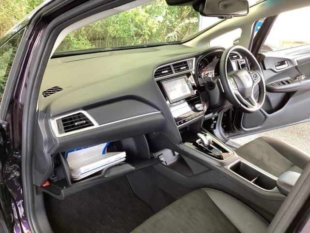 シャトル ハイブリッドXホンダセンシング 純正メモリーナビ リアカメラ ETC 衝突軽減装置 Rカメラ Fセグ LEDヘッド ECON AAC USB 盗難防止装置 記録簿 DVD再生 シートヒーター スマートキー エアバッグ 4WD ABS(34枚目)