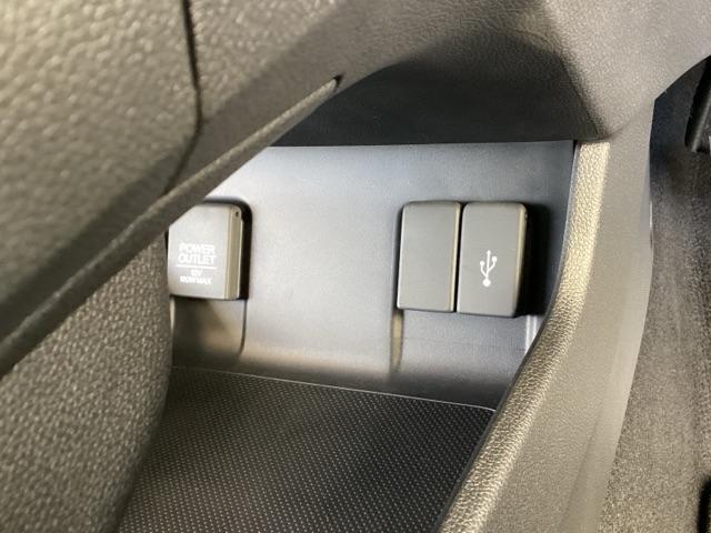 シャトル ハイブリッドXホンダセンシング 純正メモリーナビ リアカメラ ETC 衝突軽減装置 Rカメラ Fセグ LEDヘッド ECON AAC USB 盗難防止装置 記録簿 DVD再生 シートヒーター スマートキー エアバッグ 4WD ABS(45枚目)