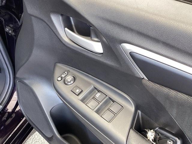 シャトル ハイブリッドXホンダセンシング 純正メモリーナビ リアカメラ ETC 衝突軽減装置 Rカメラ Fセグ LEDヘッド ECON AAC USB 盗難防止装置 記録簿 DVD再生 シートヒーター スマートキー エアバッグ 4WD ABS(49枚目)