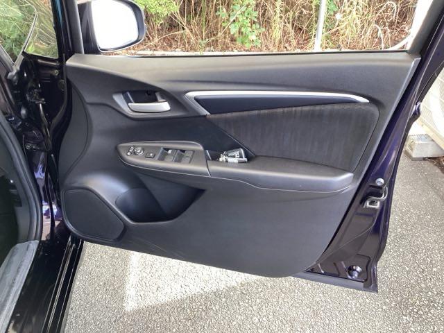 シャトル ハイブリッドXホンダセンシング 純正メモリーナビ リアカメラ ETC 衝突軽減装置 Rカメラ Fセグ LEDヘッド ECON AAC USB 盗難防止装置 記録簿 DVD再生 シートヒーター スマートキー エアバッグ 4WD ABS(50枚目)