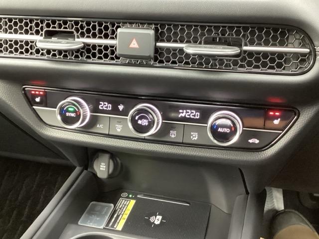 ZR-V Z ナビ BOSEプレミアムサウンドシステム Dレコ 盗難防止システム インテリキー カーテンエアバック 地デジ VSA Bカメラ クルコン USB エアコン ターボ 本革シ-ト クリアランスソナー(13枚目)