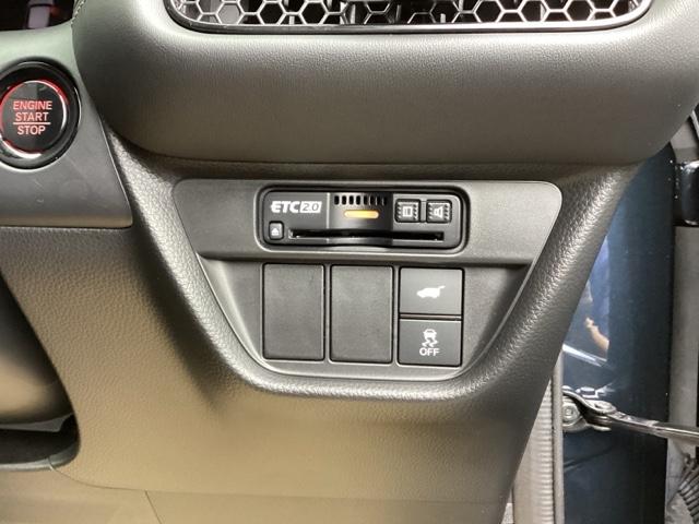 ZR-V Z ナビ BOSEプレミアムサウンドシステム Dレコ 盗難防止システム インテリキー カーテンエアバック 地デジ VSA Bカメラ クルコン USB エアコン ターボ 本革シ-ト クリアランスソナー(16枚目)