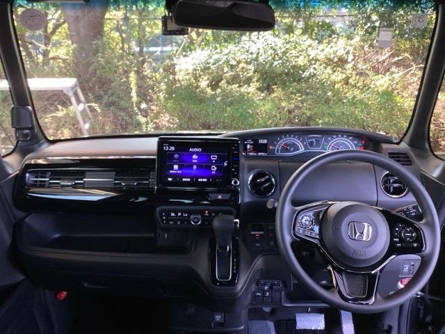 N-BOXカスタム L 純正ナビ フルセグ リアカメラ 両席電動スライドドア Pソナー サイドエアバッグ ナビTV Aストップ シートヒータ ベンチシート キーフリーシステム LEDライト クルーズコントロール AC ETC(3枚目)