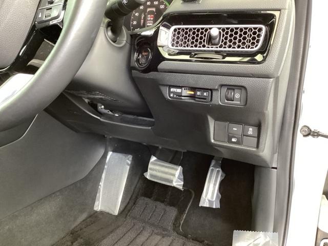 シビック e:HEVEX Google搭載ディスプレイオーディオ 衝突被害軽減ブレーキ Bカメラ シートヒーター ETC フルセグ LEDヘッドライト サイドカーテンエアバック サンルーフ オートライト パーキングセンサー(17枚目)