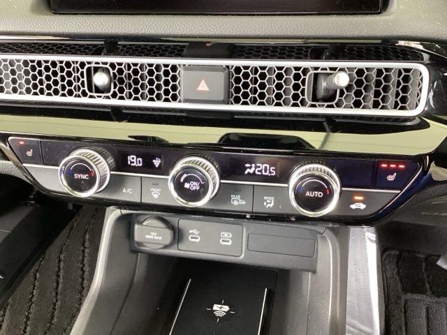 シビック e:HEVEX Google搭載ディスプレイオーディオ 衝突被害軽減ブレーキ Bカメラ シートヒーター ETC フルセグ LEDヘッドライト サイドカーテンエアバック サンルーフ オートライト パーキングセンサー(40枚目)