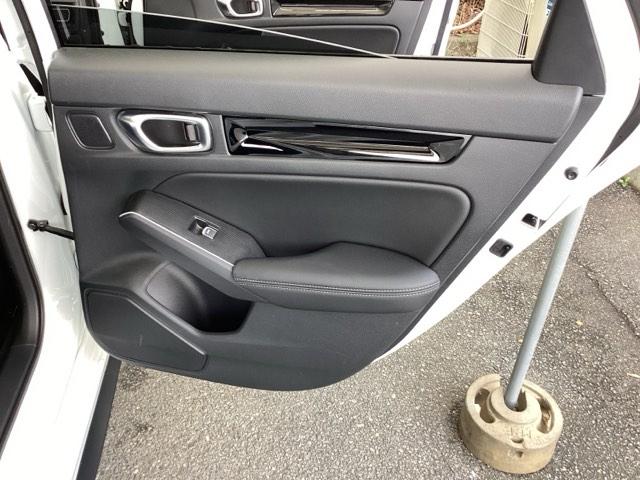 シビック e:HEVEX Google搭載ディスプレイオーディオ 衝突被害軽減ブレーキ Bカメラ シートヒーター ETC フルセグ LEDヘッドライト サイドカーテンエアバック サンルーフ オートライト パーキングセンサー(65枚目)